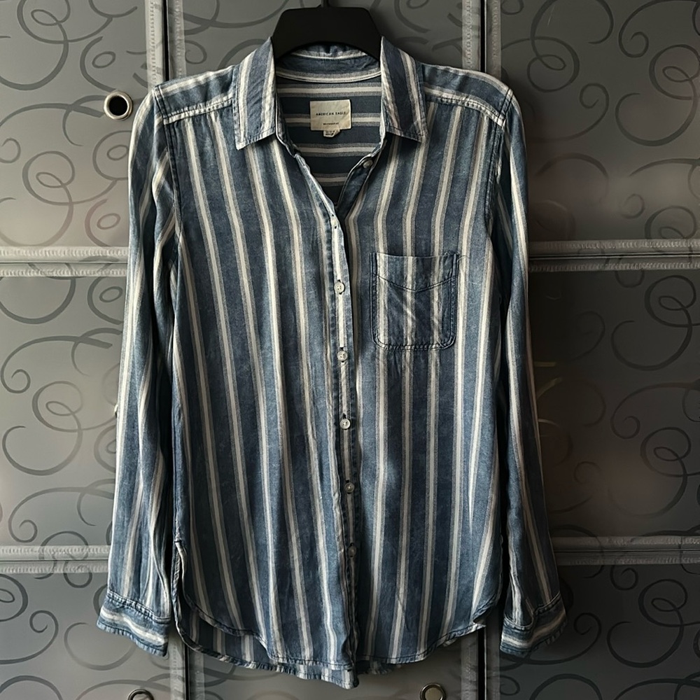 American Eagle Button Down